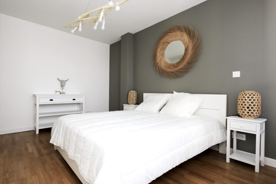 Projet Curie — appartement niçois conçu pour la location meublée longue durée par Ivory Interiors